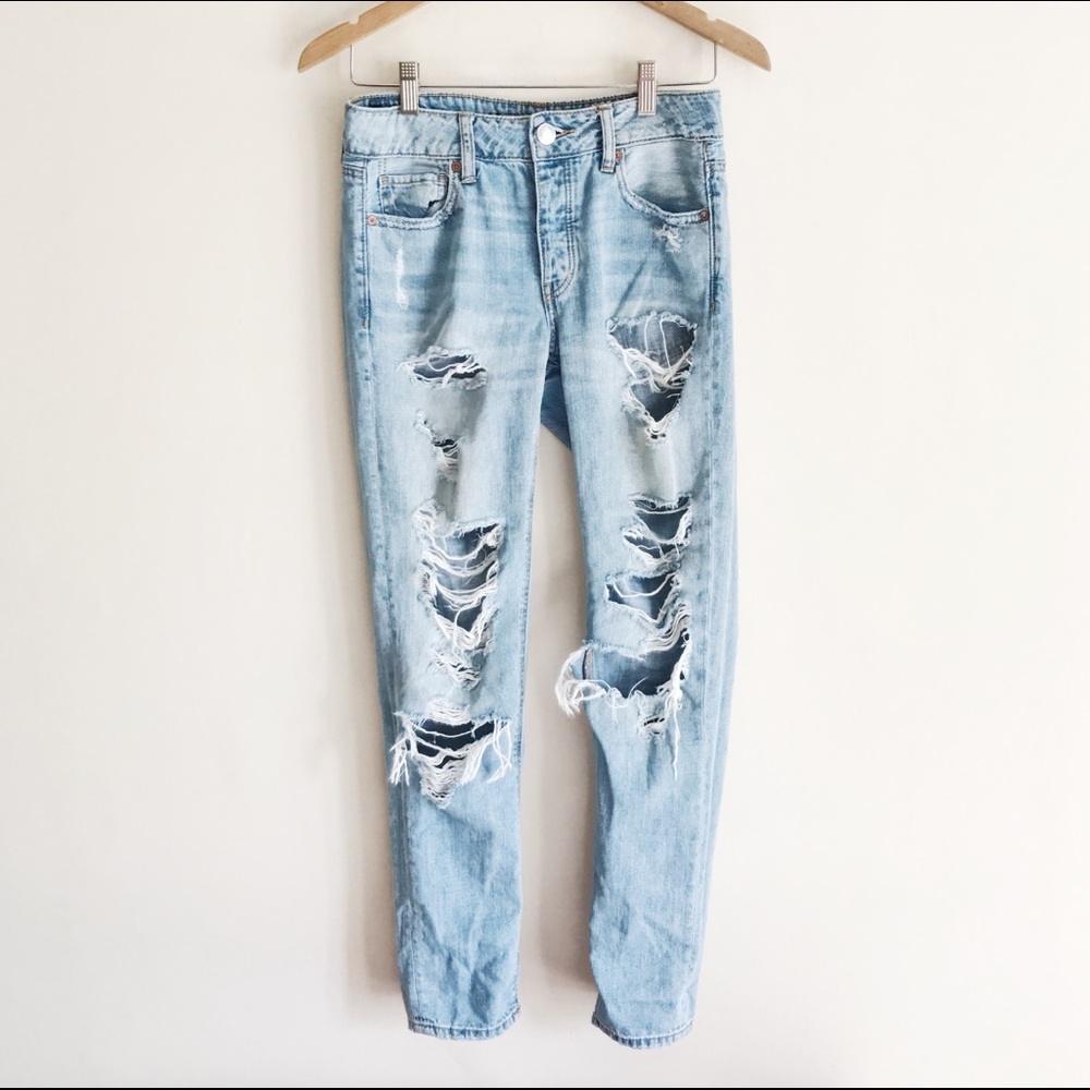AEO Distressed Tomgirl Jeans